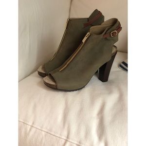 Leather suede and leather heel shoes